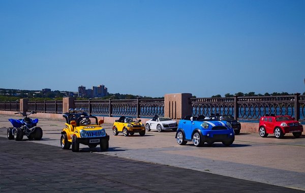 Offrir une voiture électrique à votre enfant pour Noël : comment choisir ?