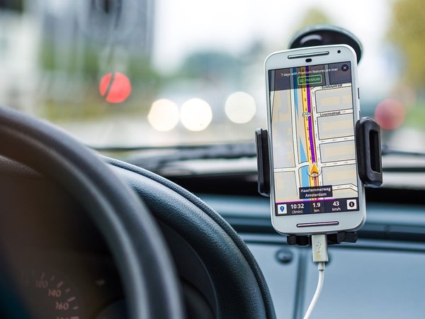 L'importance d'avoir un support de téléphone en voiture