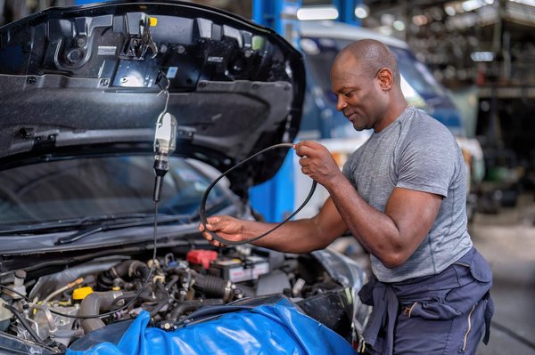 Quelles sont les étapes pour changer la courroie de variateur d'une voiture sans permis ?